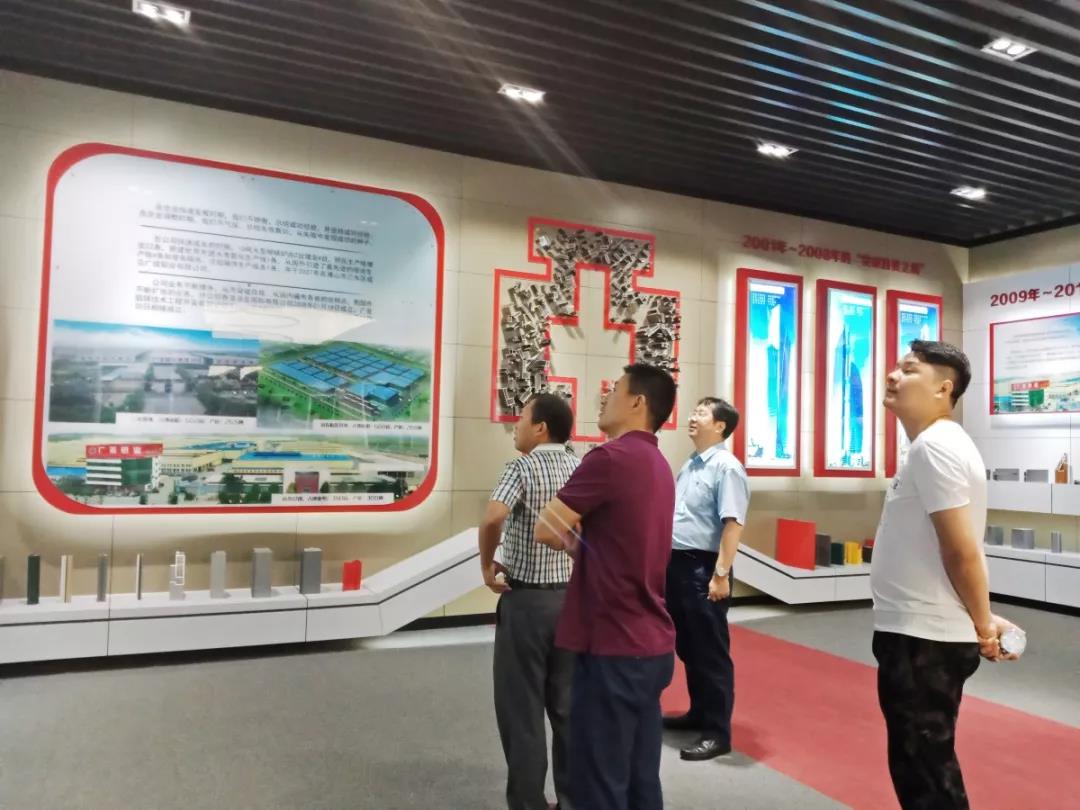 鋁加網(wǎng)廣亞鋁業(yè)丨中涂學(xué)(北京)涂裝工業(yè)信息技術(shù)中心一行蒞臨我司參觀交流.jpg